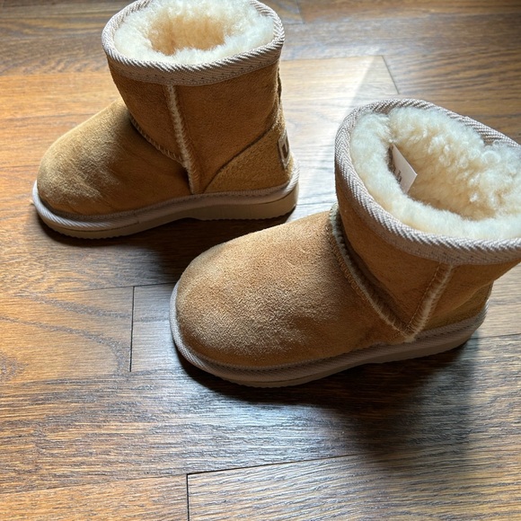 UGG sheepskin boot - Picture 4 of 6